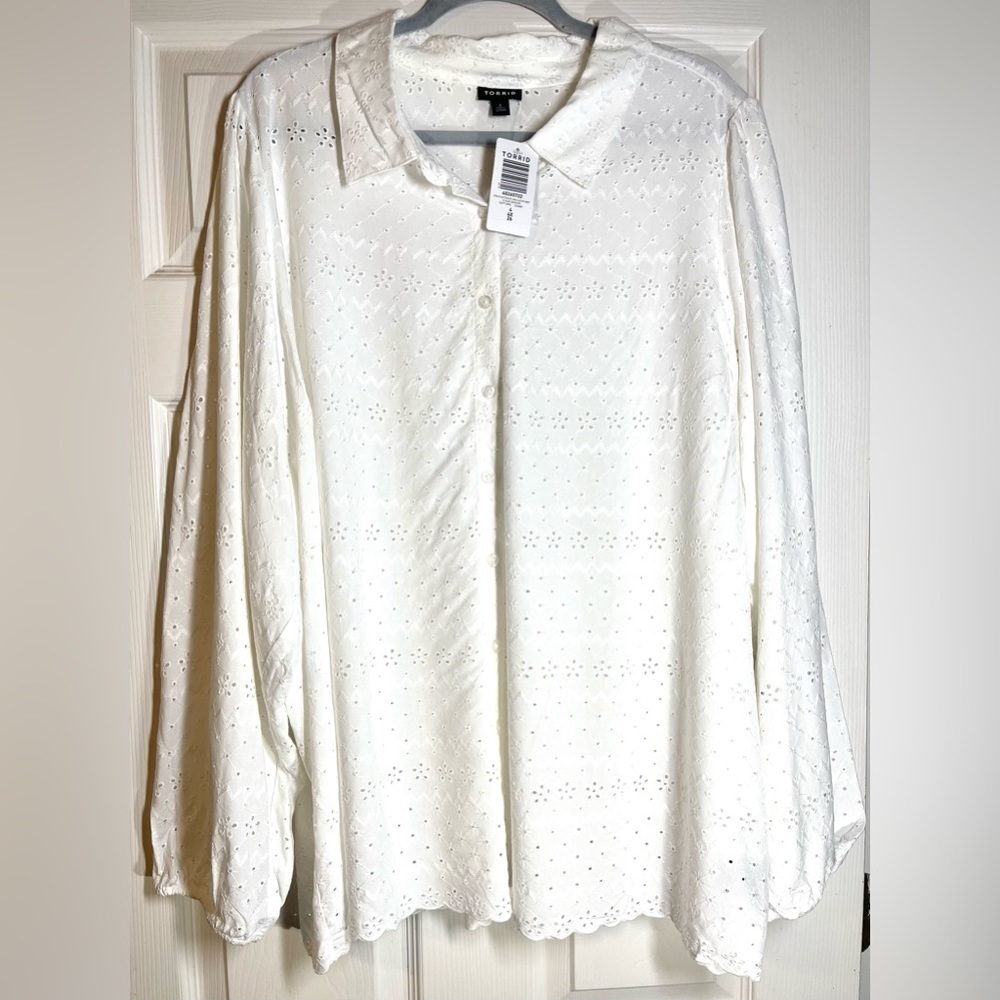 NWT Torrid Women’s Plus Size Eyelet Button Up Long Sleeve Shirt Size 4‎ W…